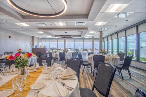 Holiday Inn Miami International Airport an IHG Hotel - image 7