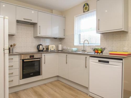 Anvil House WEYMOUTH - image 4