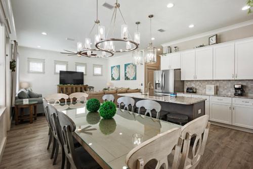 Brand New Elegant Home! Private Pool! Free 6 Seat Golf Cart! 2 Minutes to Beach! - image 2