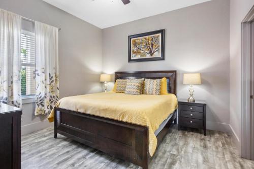 Upscale Luxury Home- Private Pool- Free 6 Seat Golf Cart! 2 Minutes to Beach! - image 7