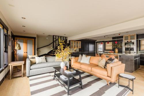Paddington - Cozy & Chic Ski Lodge Mins from Mountain