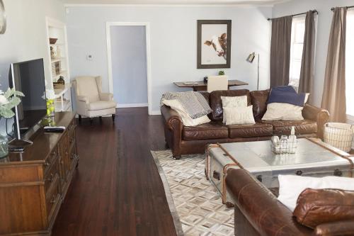Apple Tree Inn - image 3