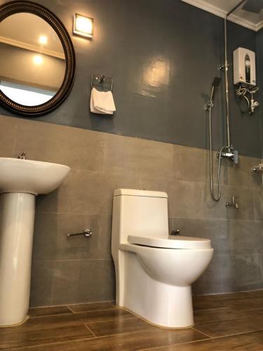 room detail thumbnail 2