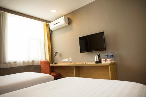 Home Inn Xian South Taihua Road Daming Palace Relics Park Home Inn Xian South Taihua Road Daming Palace Rel is conveniently located in the popular City North area. Both business travelers and tourists can enjoy the propertys facilities and services. Servic