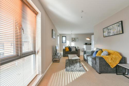 Stunning 2 Bedroom, 2 Bathroom Flat- Free Parking