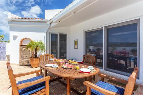 Exterior view, Villa Sagres in Monte Canelas