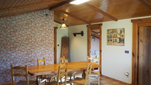 2 bedrooms, 4 beds
