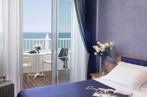 Deluxe Double Room with Balcony and Sea View