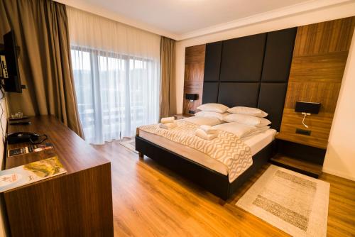 Mirage Resort & Spa - image 8