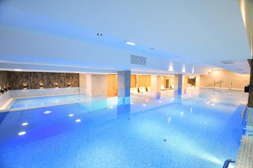 Mirage Resort & Spa - image 2
