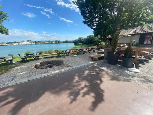Seehaus Mamming - Hotel - Schlaffässer - Biergarten - Camping (Seehaus Mamming - Hotel - Schlaffasser - Biergarten - Camping) in Mamming