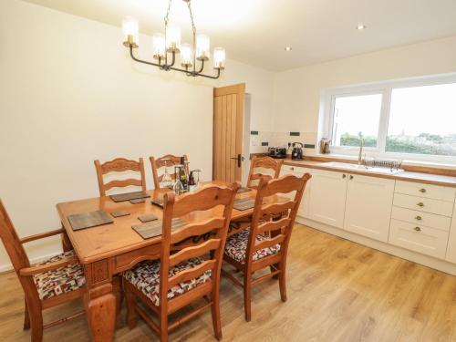 Hardy Cottage - image 13
