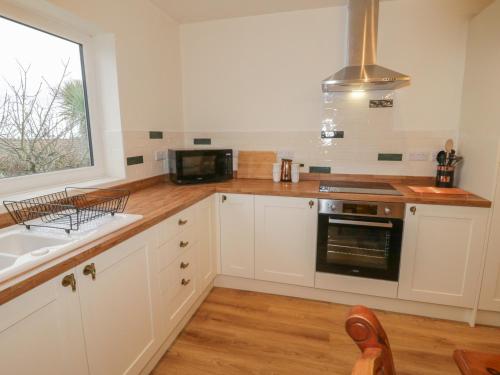 Hardy Cottage - image 5