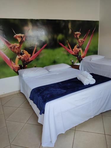 1 double bed, 1 twin bed