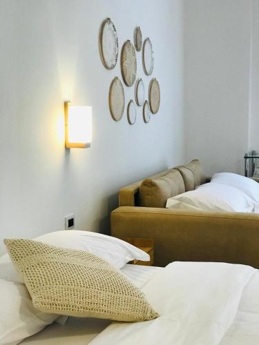 1 queen bed, 1 sofa bed
