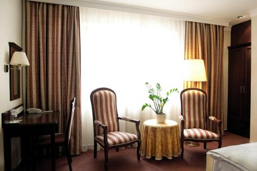 Standard Double Room image 7