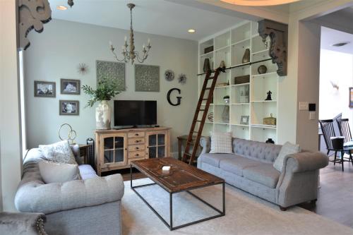 Penthouse Level, Stunning Wrigley Stay in Chicago, USA