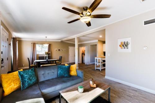 Cozy Tucson Retreat - image 2