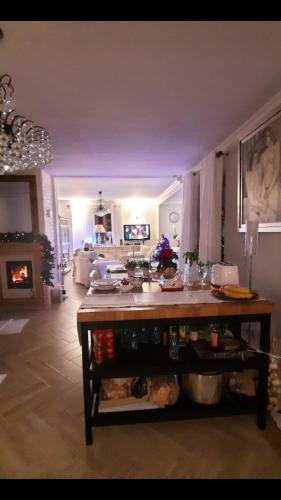 Mazurska Villa Deluxe w Pasymiu z prywatnym pomostem na jezioro Kalwa i łodzią na wyłączność Najwyższe Premium w Osada Zamkowa