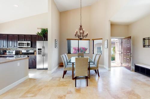 Palm Valley Retreat - image 2