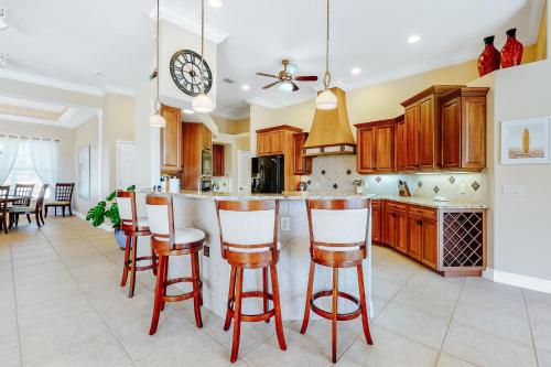 Waterfront Elegance - image 3