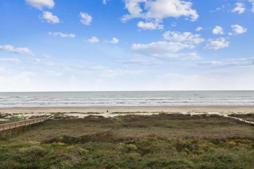 Sunrise on the Beach by Ryson Vacation Rentals - main image
