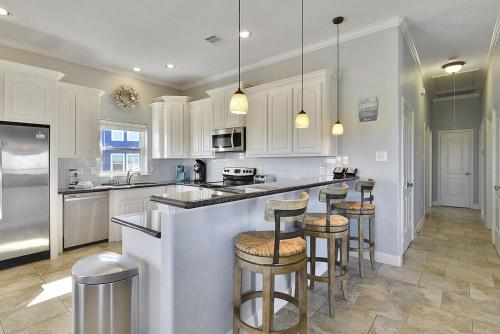 Serenity by Ryson Vacation Rentals - image 5