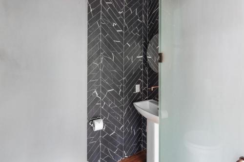 The Grand Maloney Hotel Room 201 - image 3