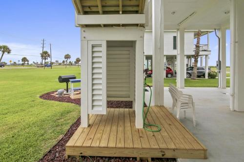 Salty Blue Mermaid by Ryson Vacation Rentals - image 5