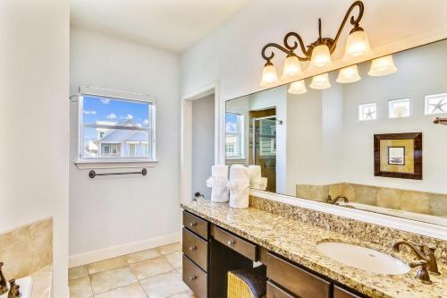 Kathie's Beachfront Kottage by Ryson Vacation Rentals - image 3