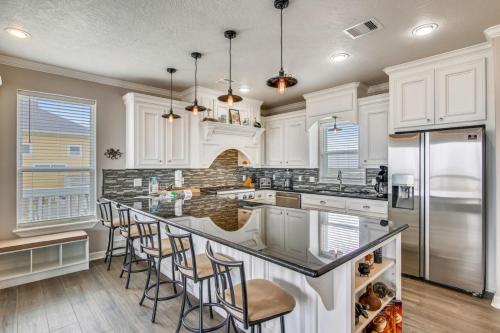 Enchanted Beachfront by Ryson Vacation Rentals - image 4