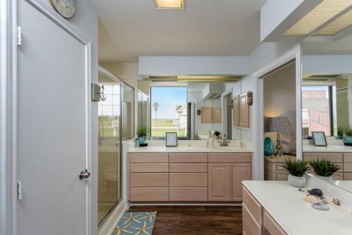 By the Sea by Ryson Vacation Rentals - main image