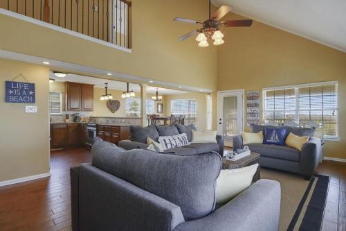 Beach Retreat by Ryson Vacation Rentals - main image