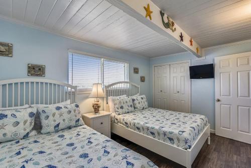 Beachfront Charm by Ryson Vacation Rentals - image 4
