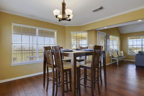 Beach Retreat by Ryson Vacation Rentals - image 8