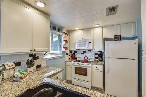 Beachfront Charm by Ryson Vacation Rentals - image 7