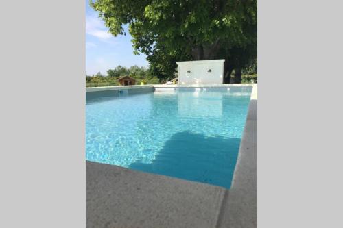 Studio avec Vue imprenable milieu des vignes avec piscine gîte à louer Saint-Roman-de-Malegarde