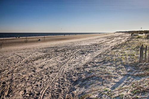 Resort-Style Escape with Views - Walk to the Beach! - image 7