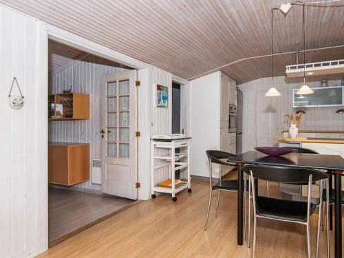 Two-Bedroom Holiday home in Ringkøbing 18 - image 5