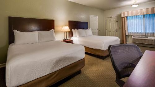 2 queen beds
