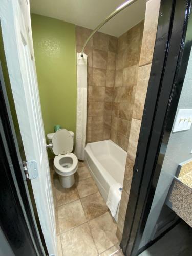 Town House Motel - image 3