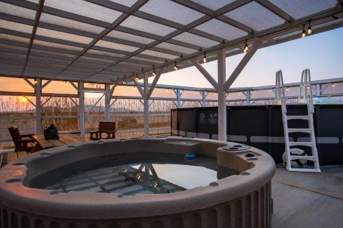 อ่างแช่น้ำร้อน, Desert Gem in อินเดียนเวลส์ (CA)