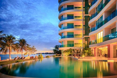Paradise Ocean View Beach Front Condominium In Pattaya ( Paradise Ocean View Beach Front Condominium In Pattaya )