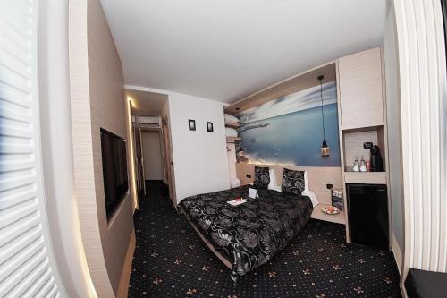 Premium Double Room with Partial Sea View