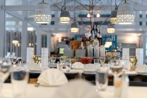 Restaurant, Strandhotel Balka Søbad in Snogebaek