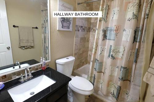 Rodeo Big Home, 5 Queen Beds Houston Area 4 BDR - Chaseview in Missouri City, USA