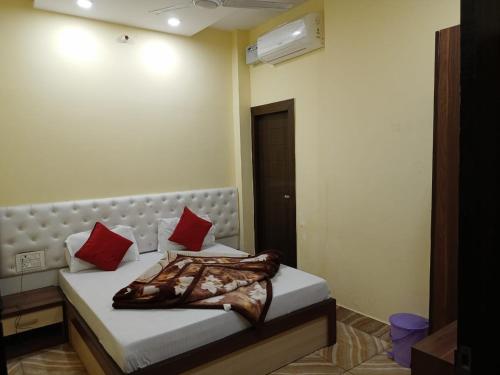 Standard Double Room image 7