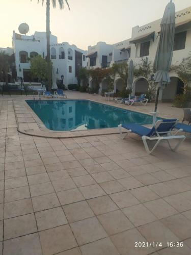 3 twin beds, 3 sofa beds