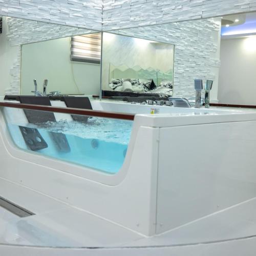 BELLA LUX APARTMAN (Sa hidromasaznom kadom) - image 3