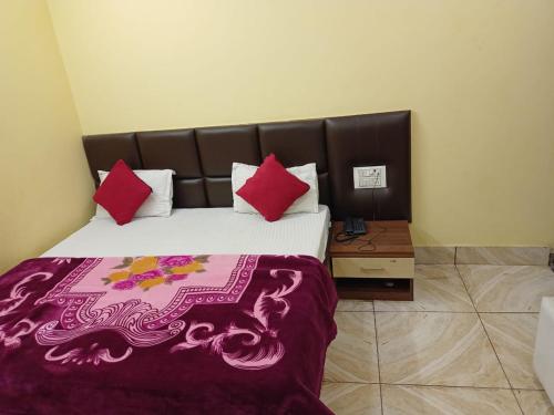 Standard Double Room image 6